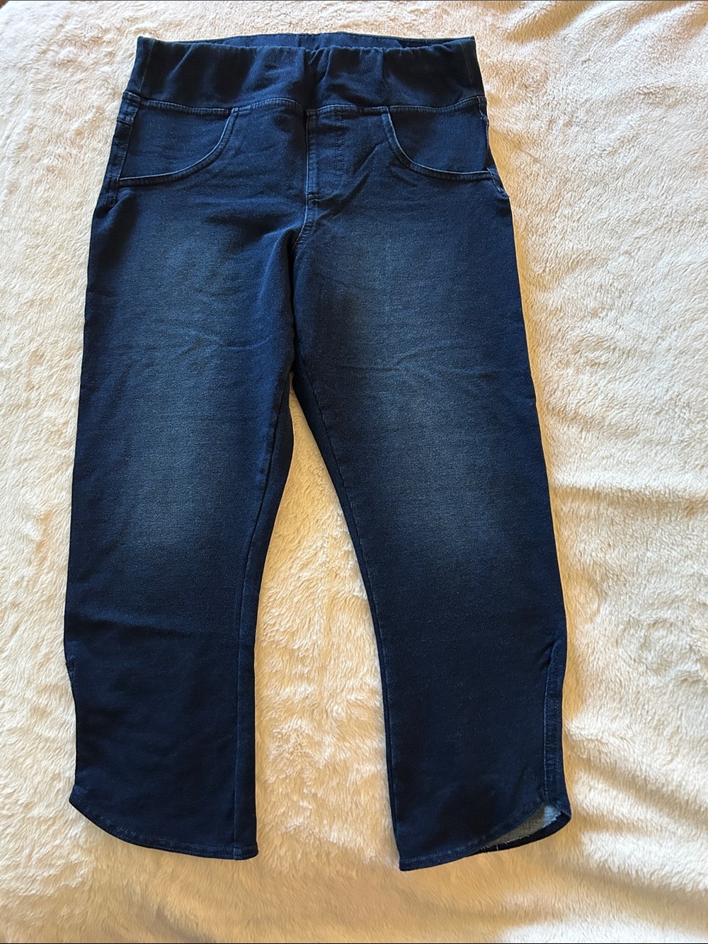 HUE Navy Capri Pull-On Pants